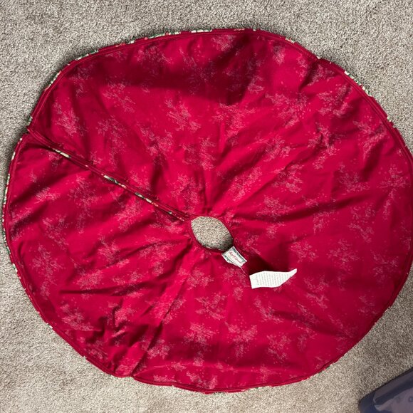60 NWT April Cornell Red w/Holly Leaves & Berries Round Christmas Tree Skirt
